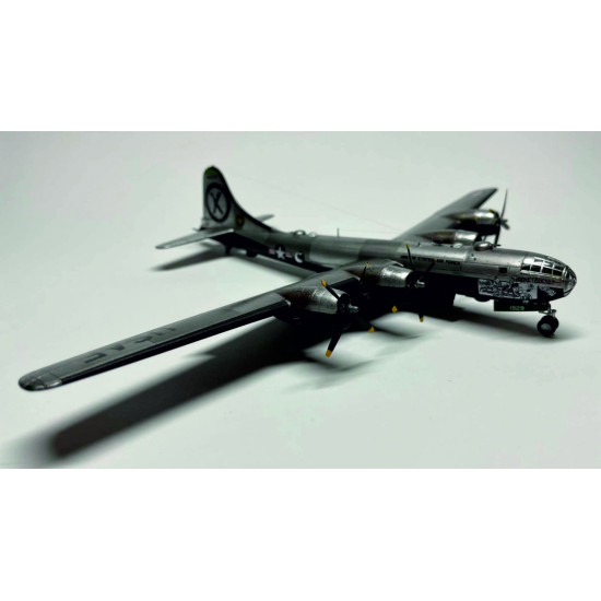 Boeing B-29 Superfortress 144-008 Scale 1/144