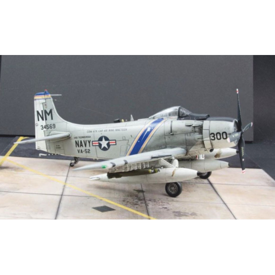 Skyraider 72-055 Scale 1/72